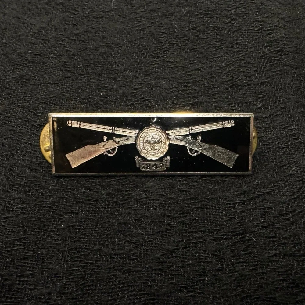 NS Meyer New York Military Pin Crossed Rifles‎ 1842 Infantry Style Badge